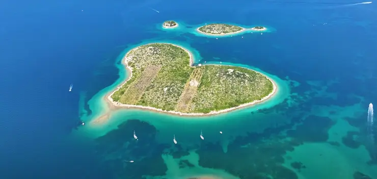 locuri de vizitat in croatia insula inima galesnjak