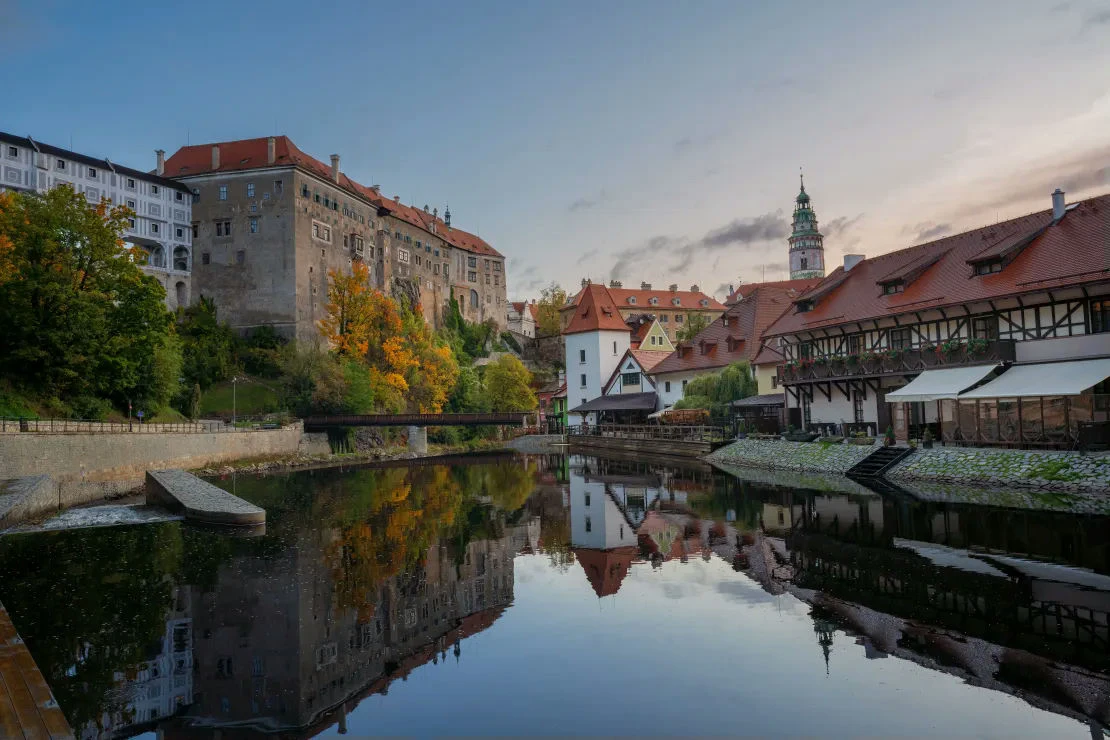 Despre Cesky Krumlov  cesky krumlov silueta cu castel si raul vltava