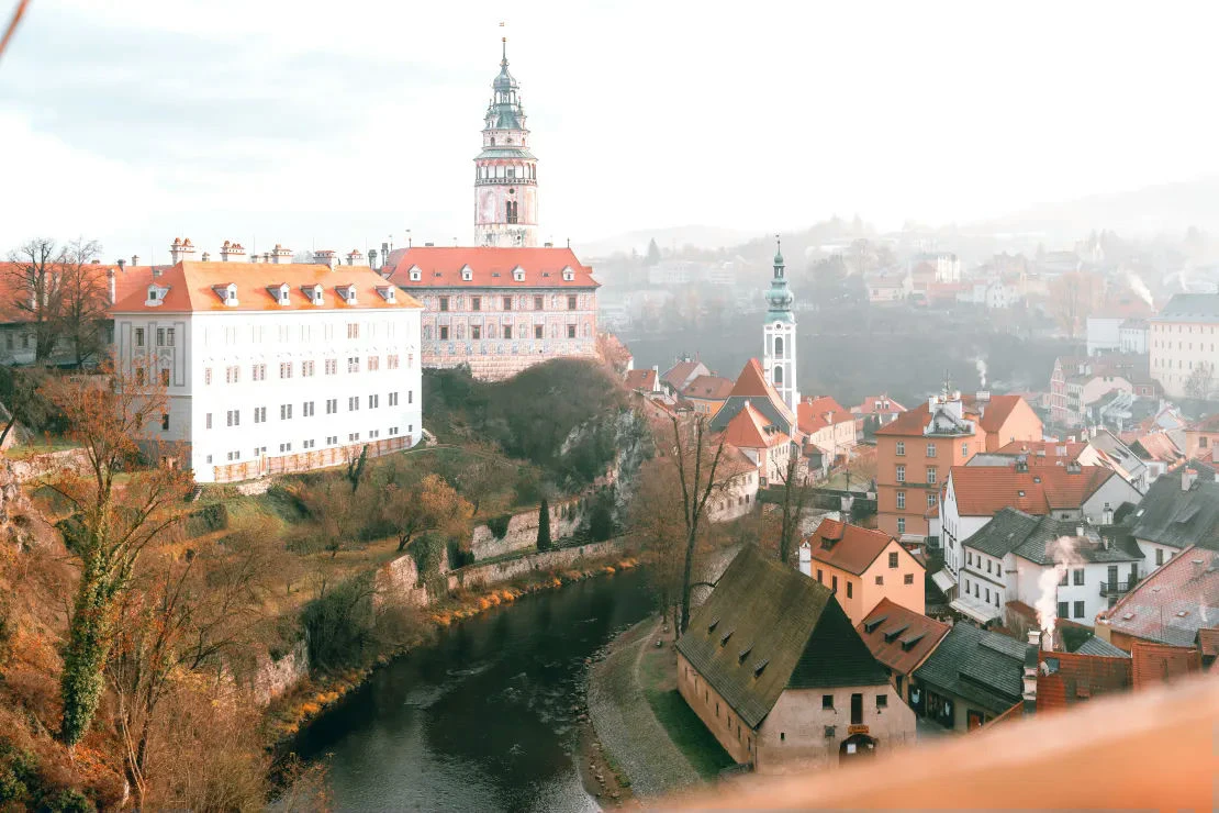 Despre Cesky Krumlov  dimineata ceatoasa in satul medieval cesky krumlov