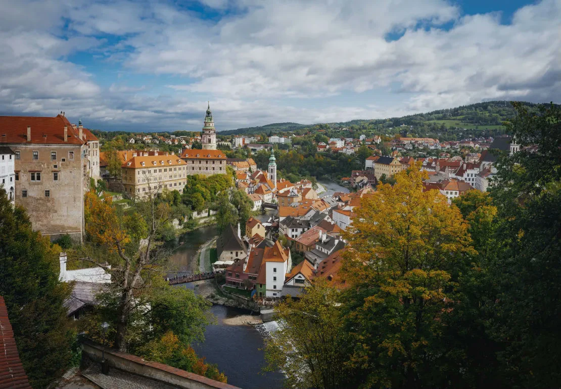 Despre Cesky Krumlov  vedere aeriana cesky krumlov cu castel si vltava