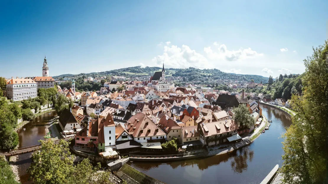 Despre Cesky Krumlov  vedere cu drona a peisajului urban cesky krumlov