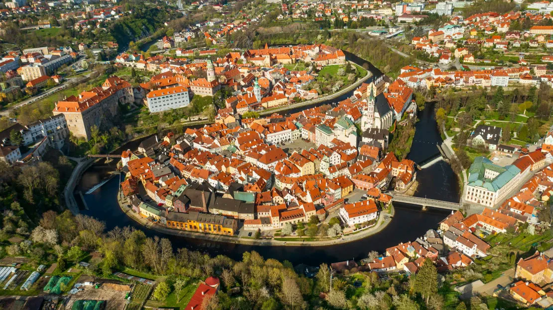 Despre Cesky Krumlov  vedere panoramica deasupra orasului turistic vechi