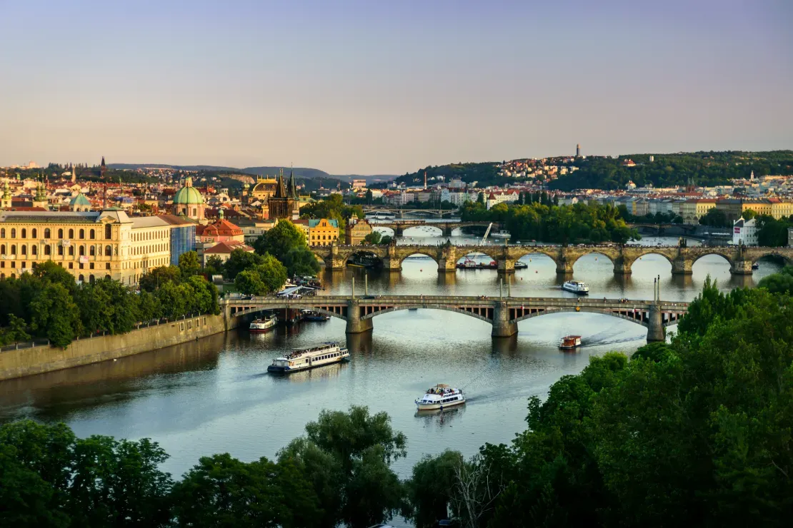 Despre Praga  privire spre podurile praga de pe vltava